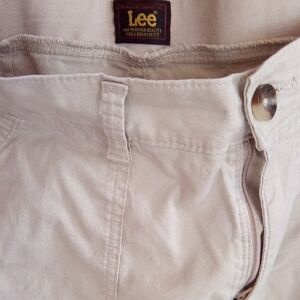 Lee Women's Cropped Pants in Light Beige